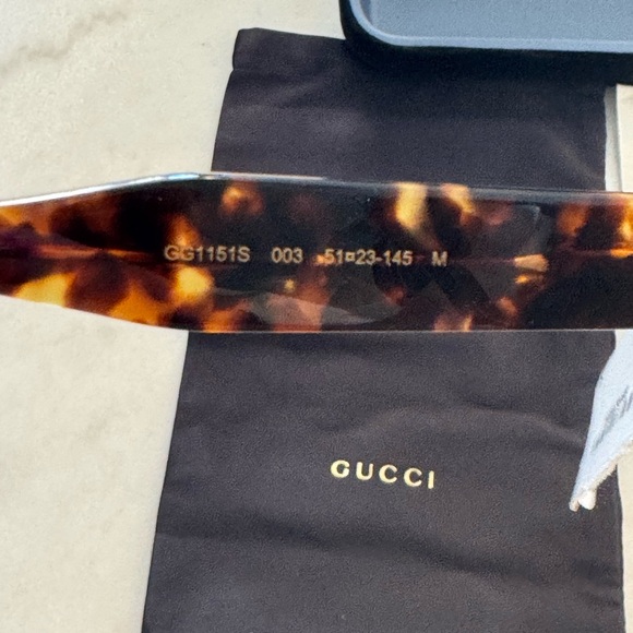 NEW GUCCI OVERSIZED SUNGLASSES main image 7